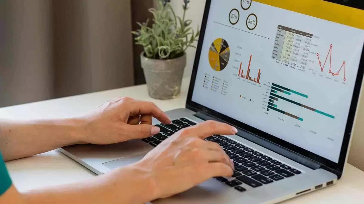 An Essential Guide to Choosing the Right Payroll Management App in 2023